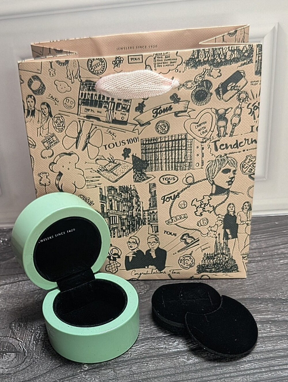 Auth Tous 100 Boutique Paper Shopping Bag & Green Card B Sticker